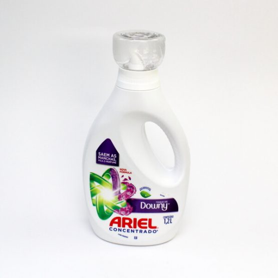 LAVA ROUPAS ARIEL POWER LIQUID TOQUE DE DOWNY 1,2 L.